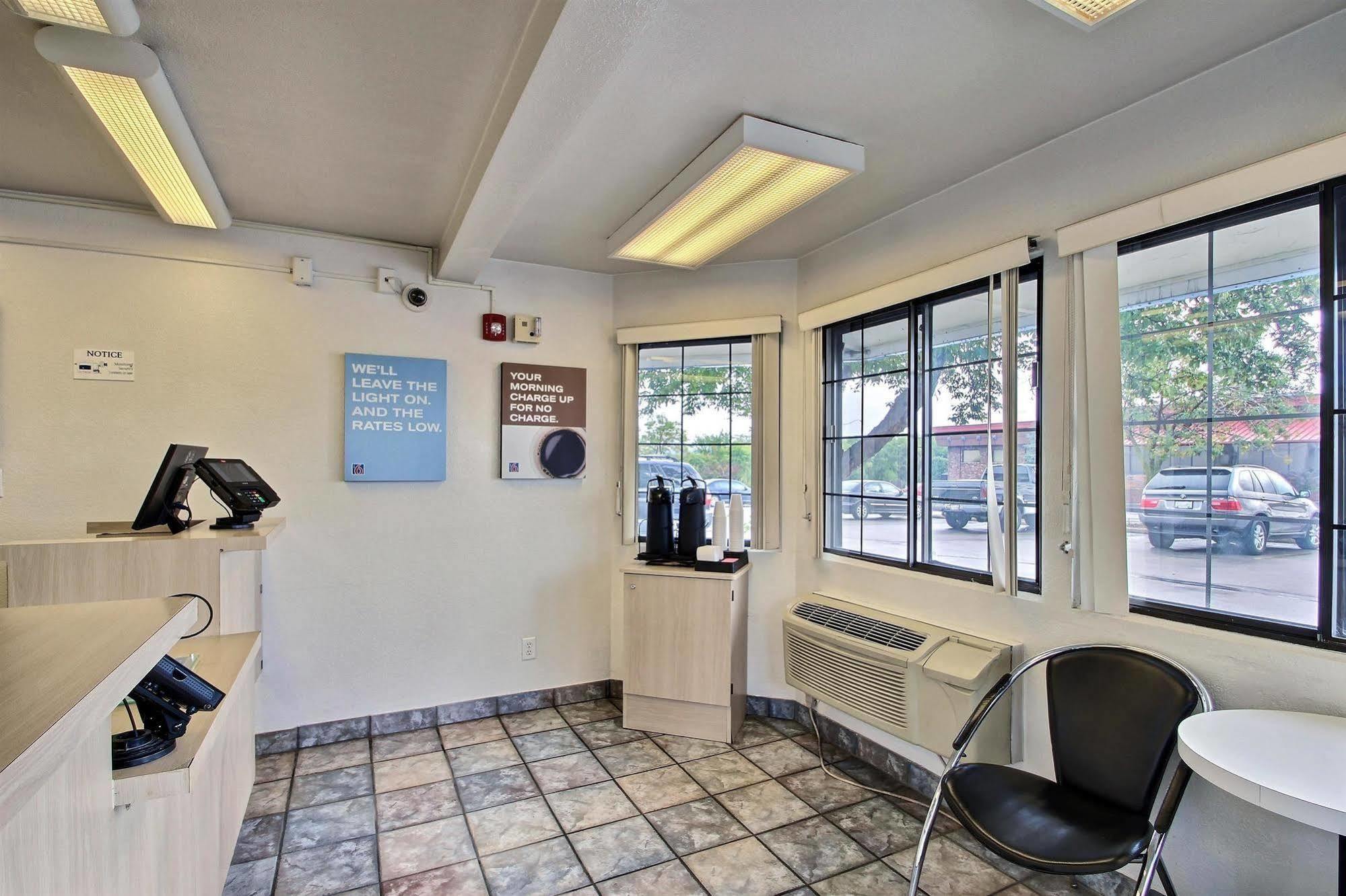 Motel 6 Milwaukee West - Brookfield Exterior foto