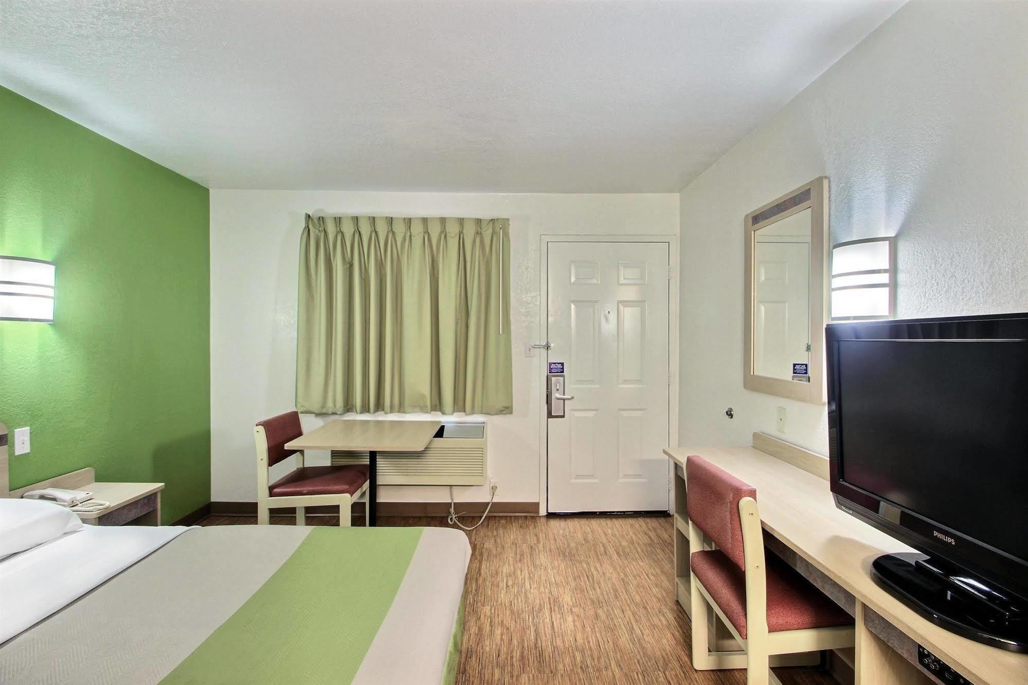 Motel 6 Milwaukee West - Brookfield Exterior foto