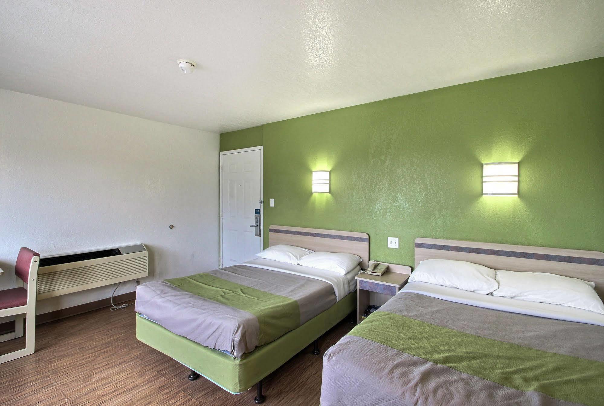 Motel 6 Milwaukee West - Brookfield Exterior foto