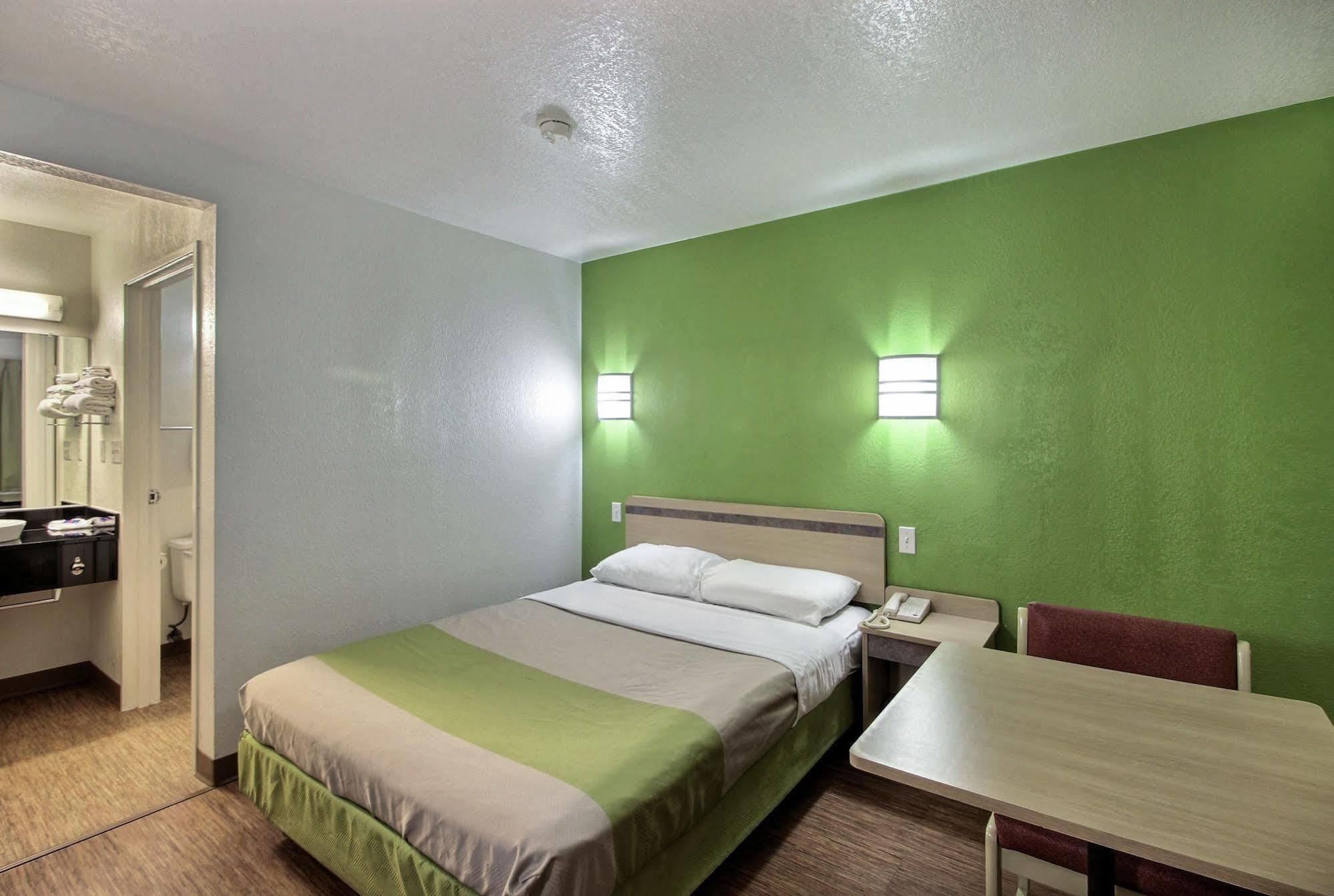 Motel 6 Milwaukee West - Brookfield Exterior foto