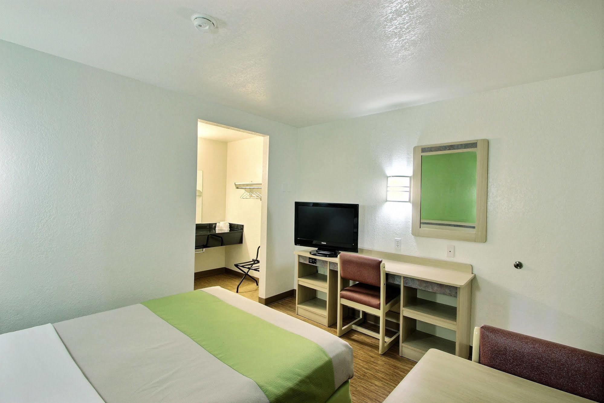 Motel 6 Milwaukee West - Brookfield Exterior foto