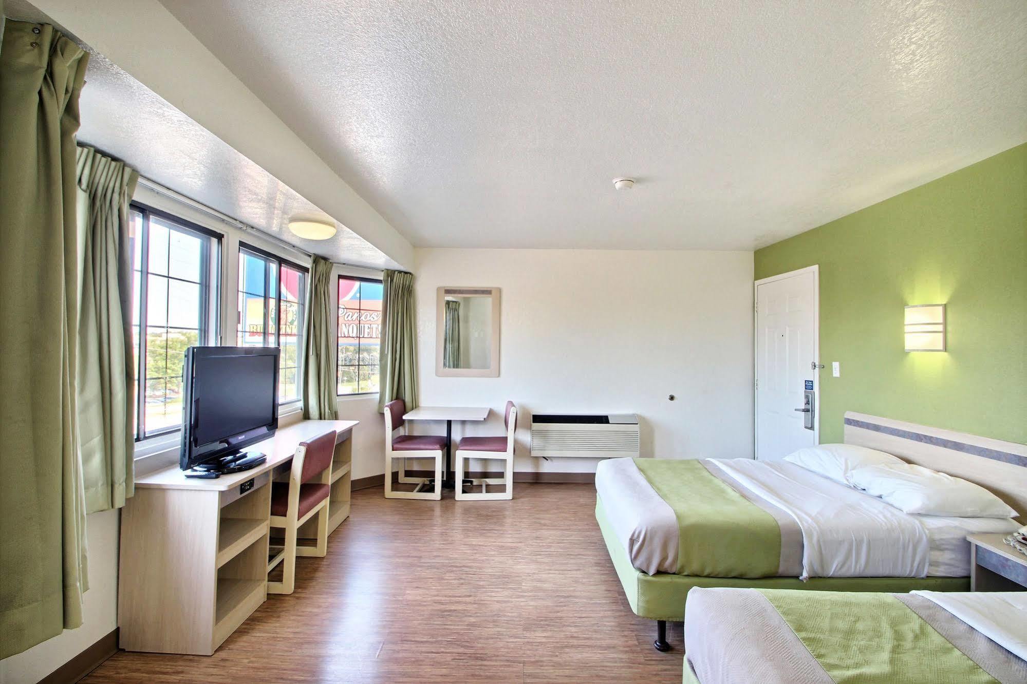 Motel 6 Milwaukee West - Brookfield Exterior foto