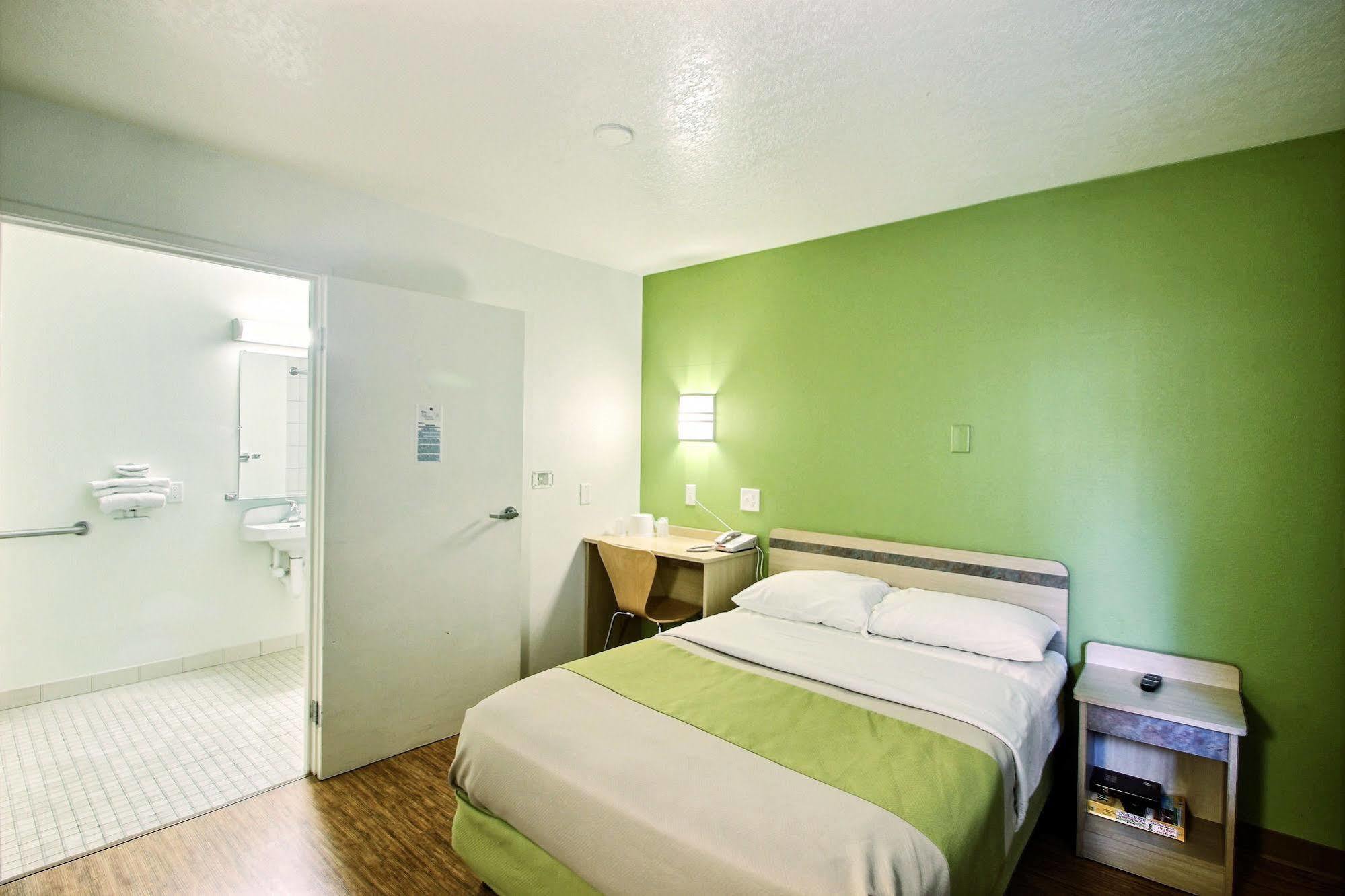 Motel 6 Milwaukee West - Brookfield Exterior foto