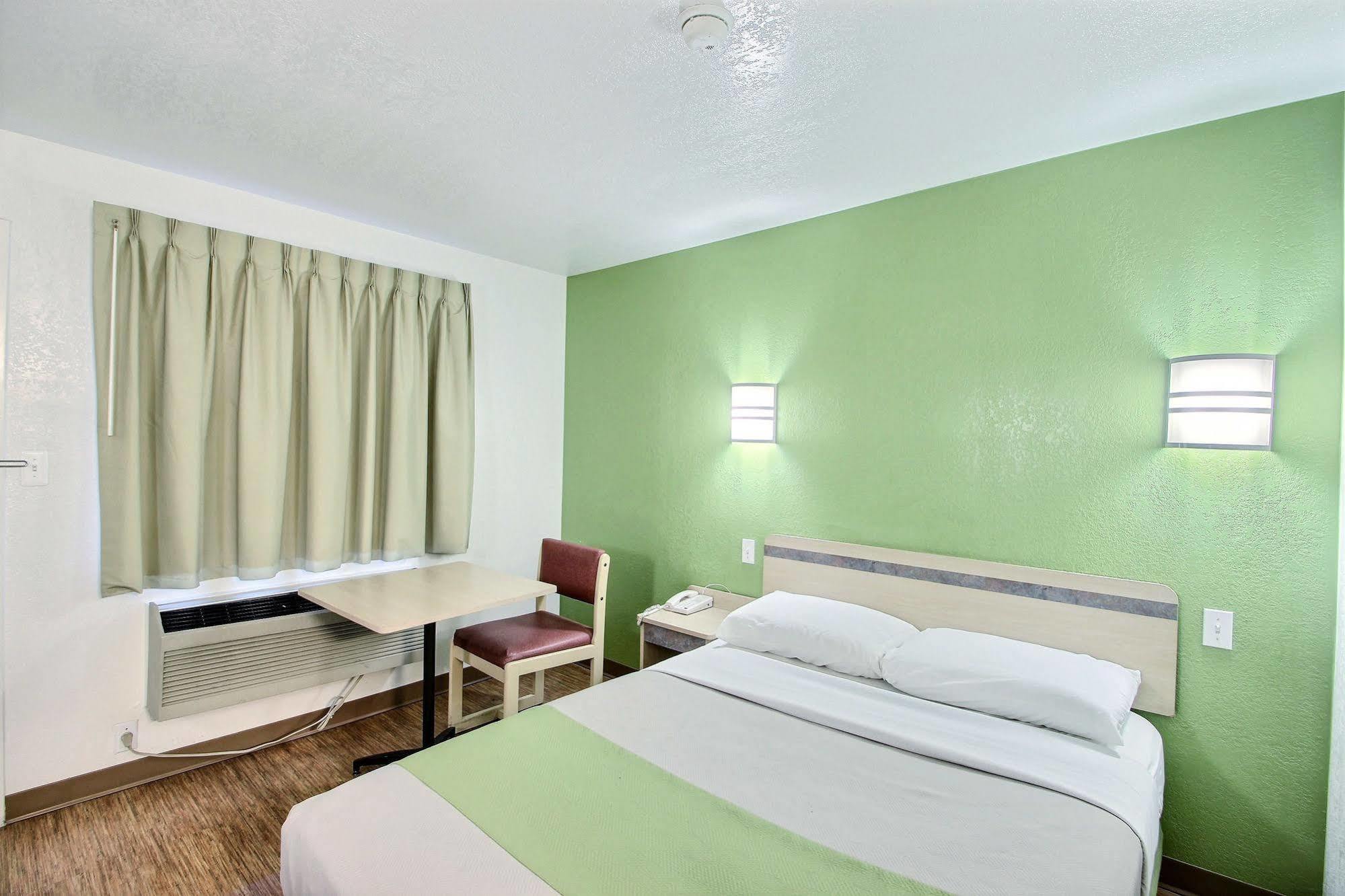 Motel 6 Milwaukee West - Brookfield Exterior foto