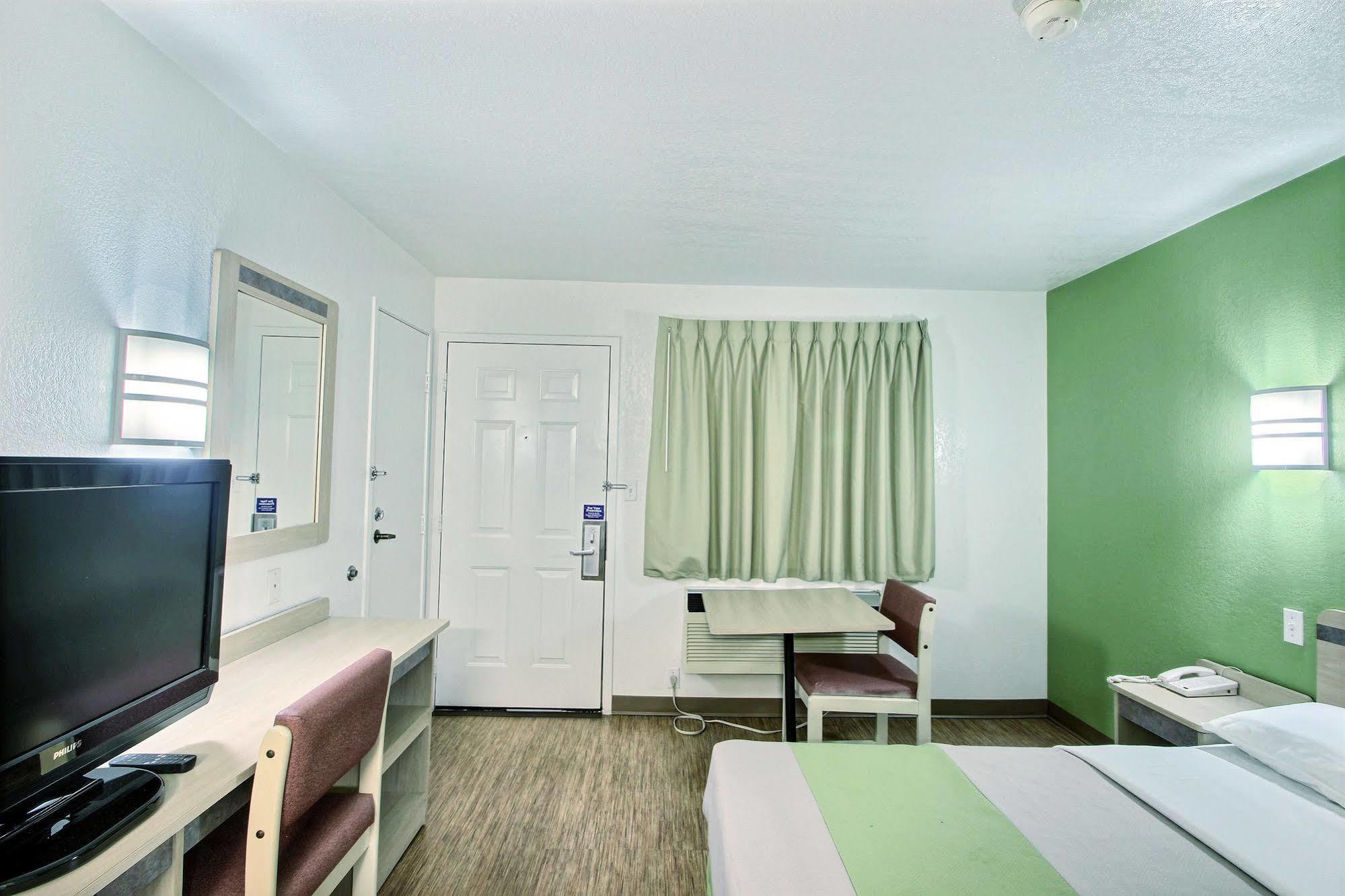 Motel 6 Milwaukee West - Brookfield Exterior foto